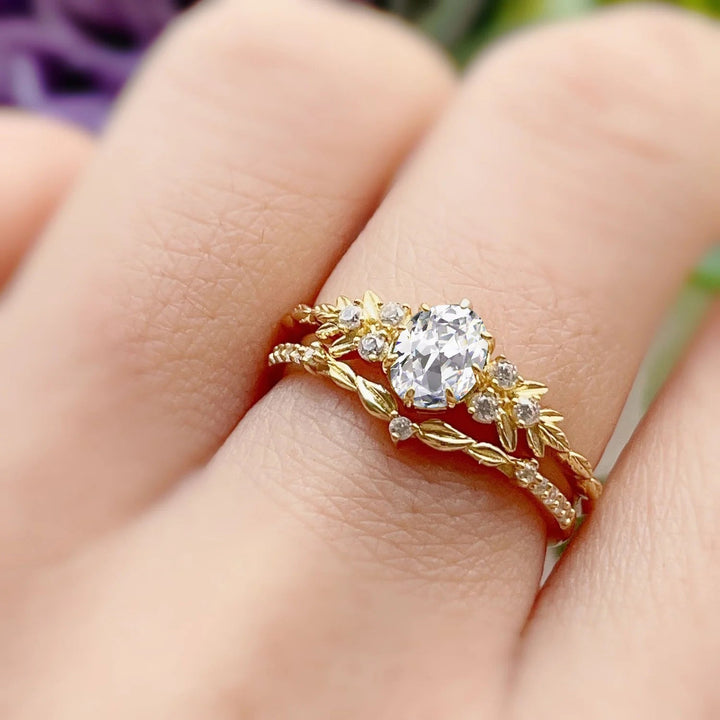 Elegant Tree Leaf Ring