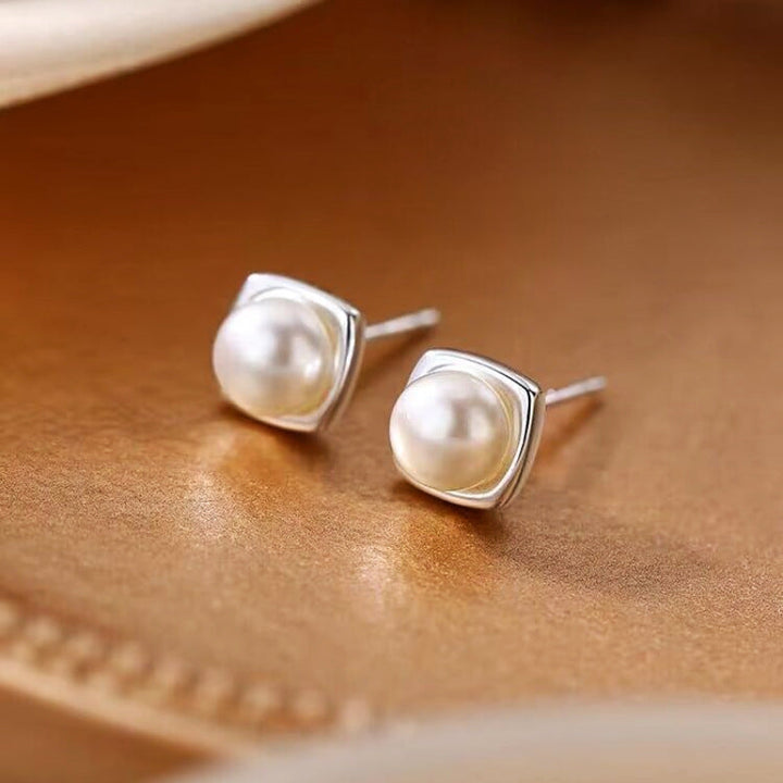 Trendy earrings with freshwater pearls