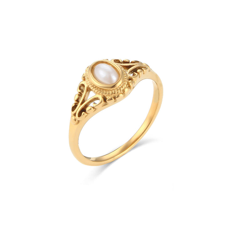 Vintage princess ring with a natural pearl