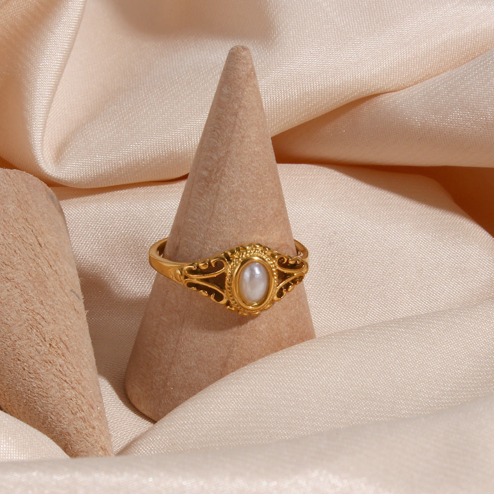 Vintage princess ring with a natural pearl