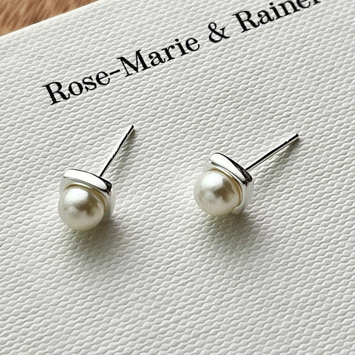 Trendy earrings with freshwater pearls