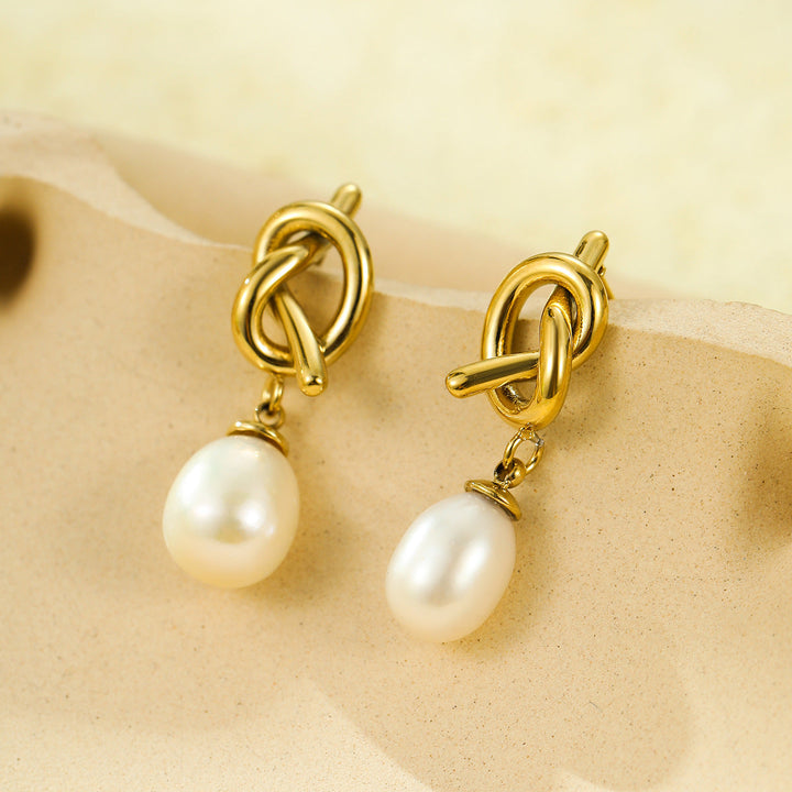 Vintage round pearl earrings