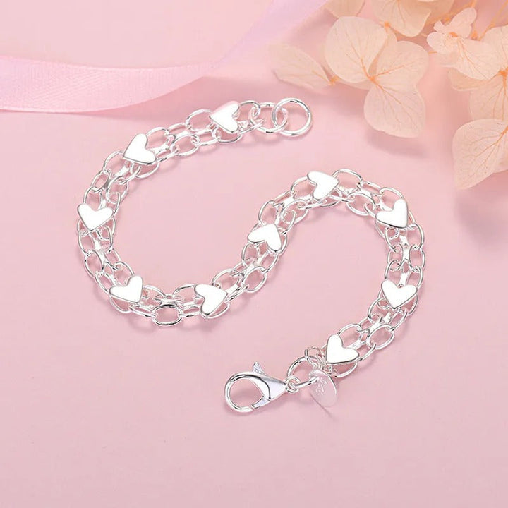 Bracelet in the form of a chain with hearts