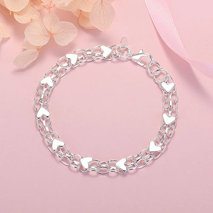 Bracelet in the form of a chain with hearts