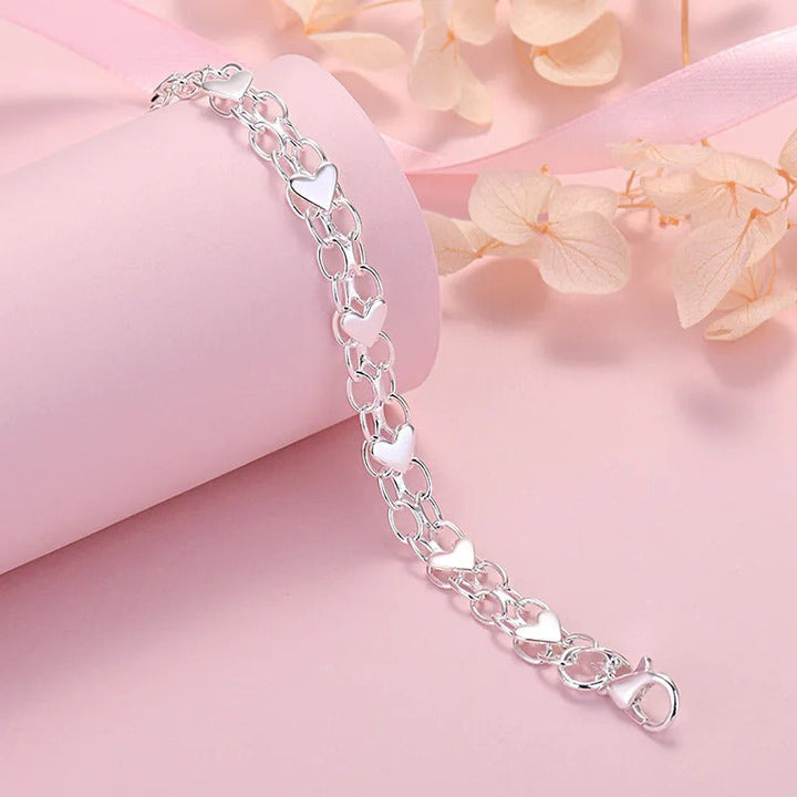 Bracelet in the form of a chain with hearts