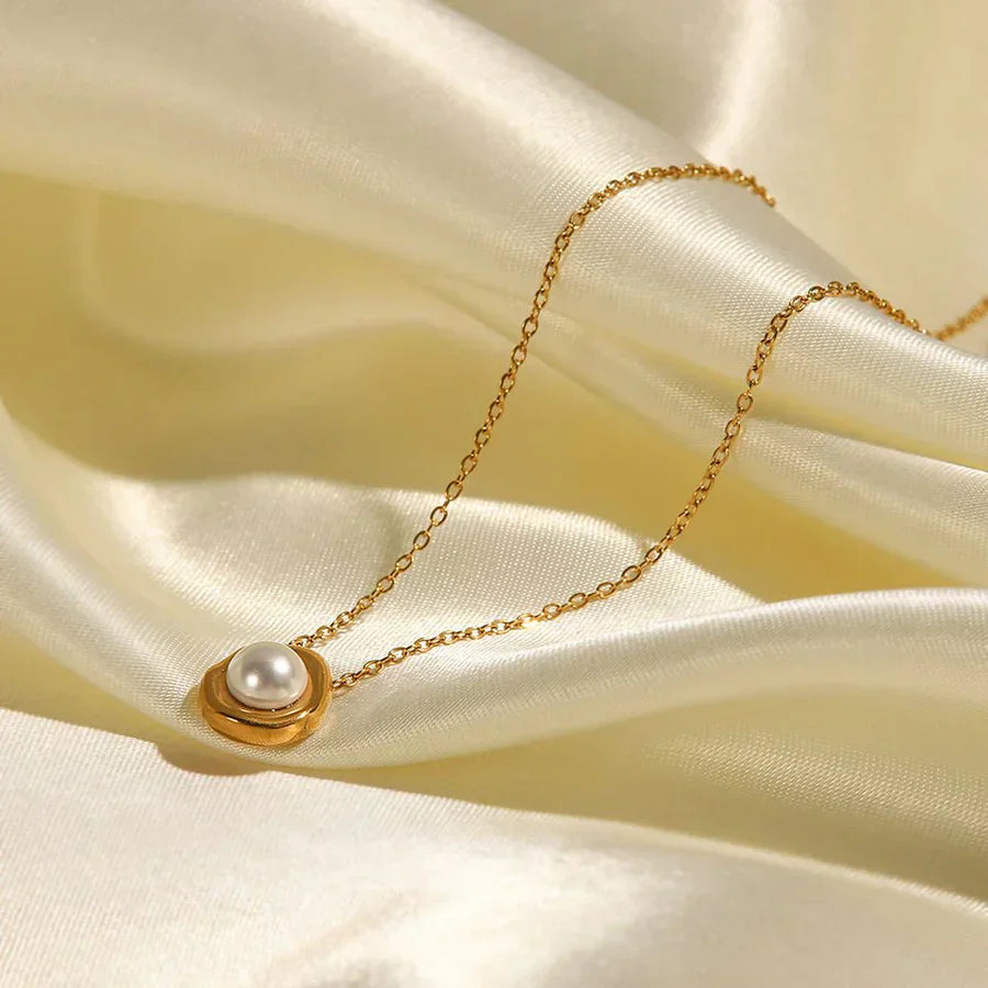 Gold-coated salt pearl necklace